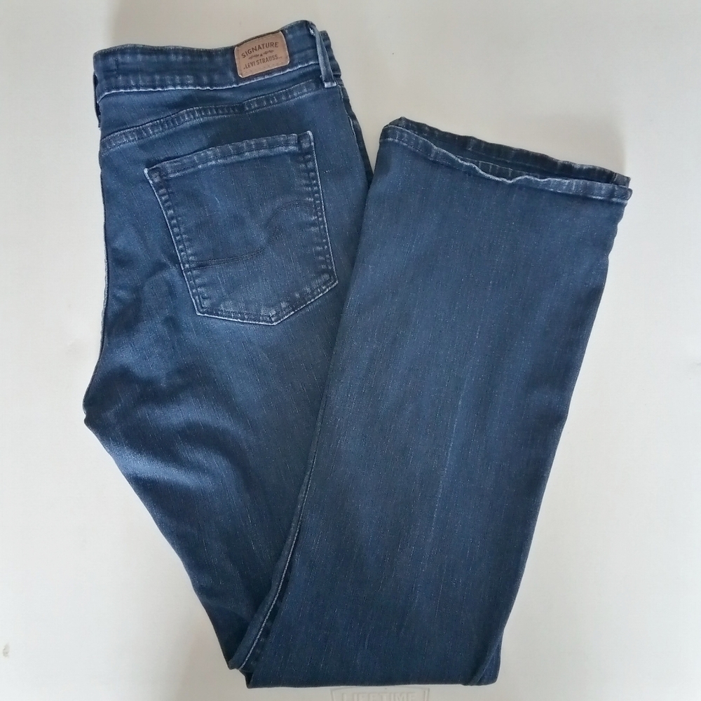 Levi's Signature Mid Rise Boot Cut Blue Jeans